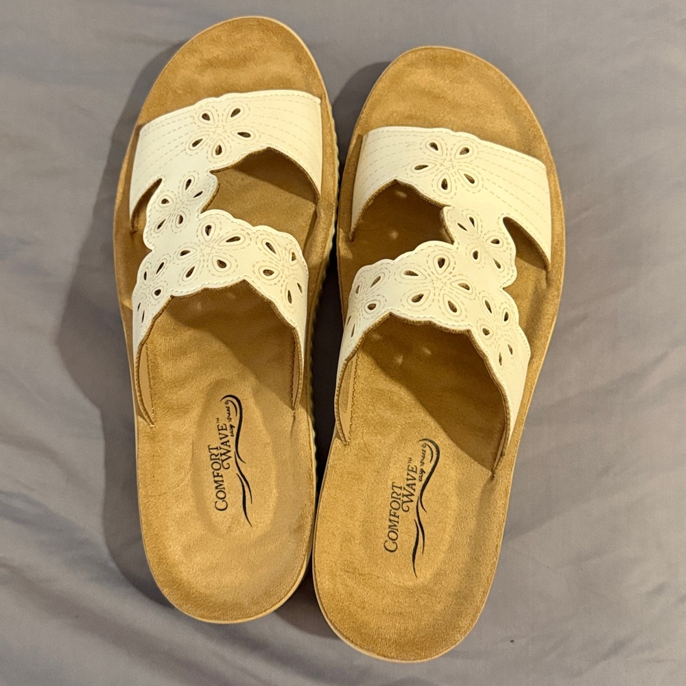 Comfort Wave Cream Sandals